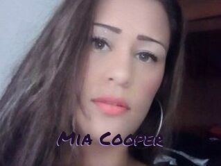 Mia_Cooper